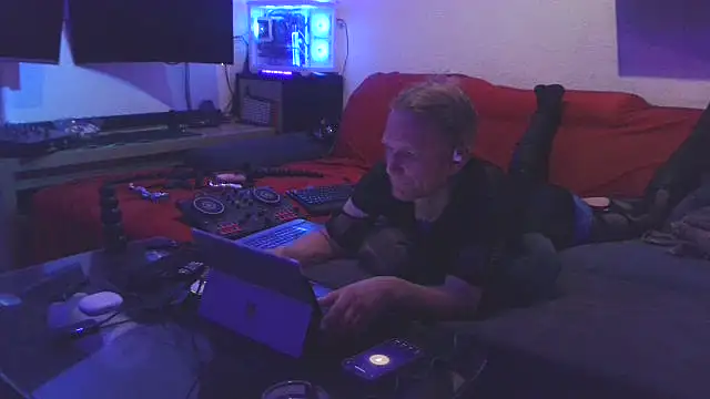 Snapshot of davidgntxxxxx chatting on April 30, 2026, 8:57 pm davidgntxxxxx online show from April 30, 2026, 8:57 pm