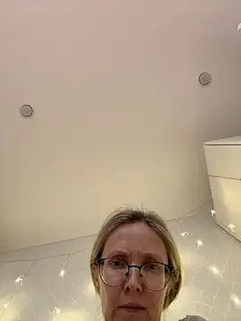 angelmommu online show from February 16, 2026, 11:20 am