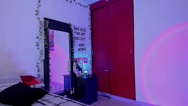 little kayla  online show from January 14, 2026, 7:39 pm