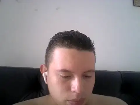 Snapshot of mons41 chatting on May 18, 2026, 7:29 pm mons41 online show from May 18, 2026, 7:29 pm