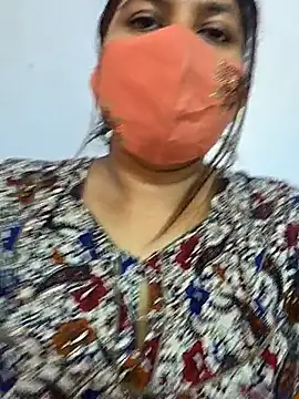 MOM-SUN-COUPLE online show from March 18, 2026, 9:12 am