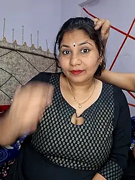 MOM-SUN-COUPLE online show from February 15, 2025, 4:45 pm