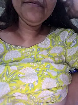 Snapshot of MOM-SUN-COUPLE chatting on April 23, 2026, 5:03 pm MOM-SUN-COUPLE online show from April 23, 2026, 5:03 pm