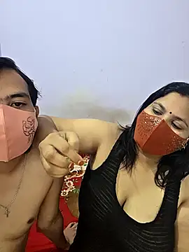 MOM-SUN-COUPLE online show from September 9, 2025, 9:08 am