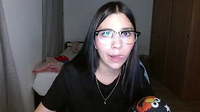 mia  lopez  online show from October 25, 2025, 3:38 am