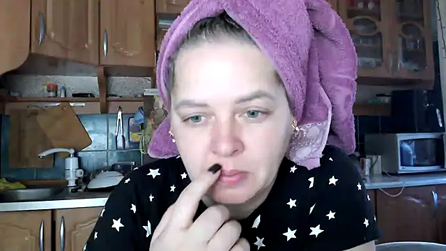 Snapshot of uliastar chatting on October 18, 2025, 5:31 am uliastar online show from October 18, 2025, 5:31 am