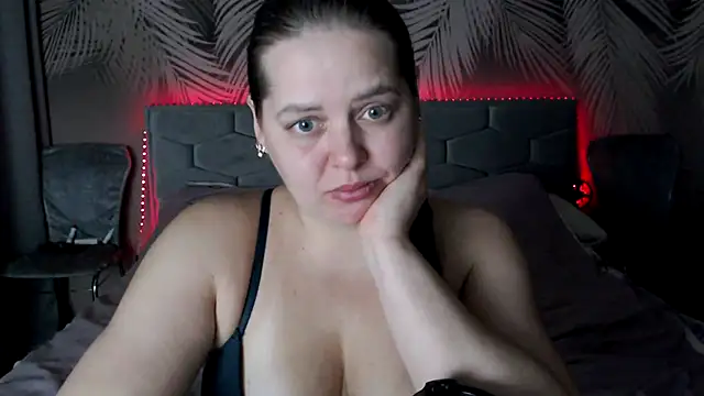 uliastar online show from December 15, 2025, 10:54 am