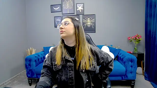 Snapshot of Katewalker_ chatting on March 4, 2025, 6:07 pm Katewalker online show from March 4, 2025, 6:07 pm