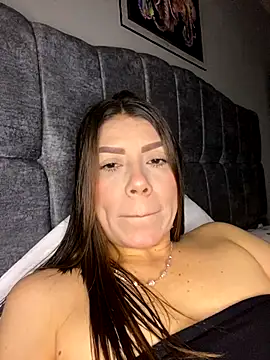 martina contreras online show from December 3, 2025, 4:35 am