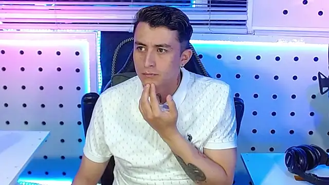 Darko0717 online show from October 27, 2025, 11:49 pm