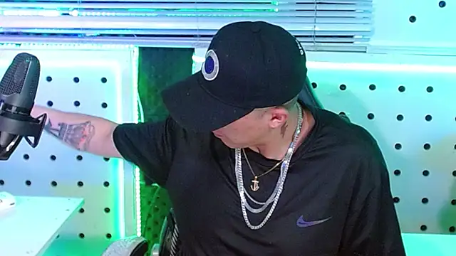 Darko0717 online show from December 18, 2025, 3:00 am