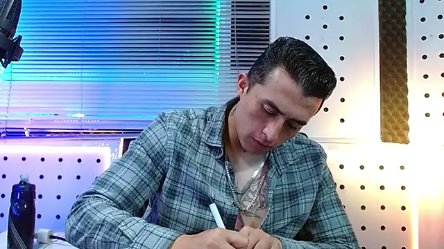 Darko0717 online show from April 3, 2026, 4:13 pm