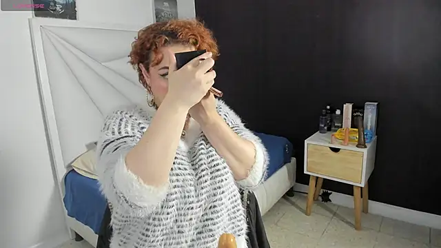 Snapshot of samanthaanderson_ chatting on October 8, 2025, 10:10 pm samanthaanderson  online show from October 8, 2025, 10:10 pm