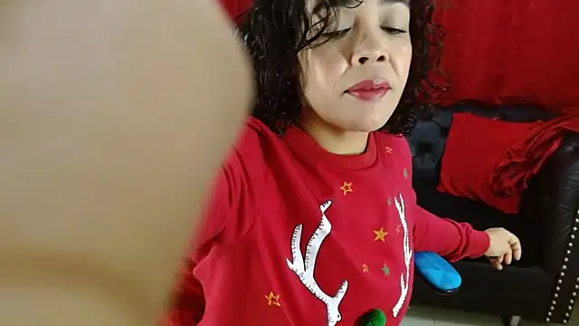 Snapshot of Abril_Beltran_ chatting on December 3, 2025, 10:42 pm Abril Beltran online show from December 3, 2025, 10:42 pm