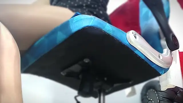 Snapshot of Abril_Beltran_ chatting on October 9, 2025, 10:32 pm Abril Beltran online show from October 9, 2025, 10:32 pm