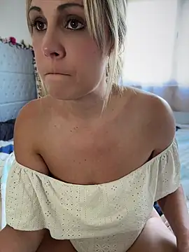 Leanymphoo online show from April 18, 2026, 2:08 pm