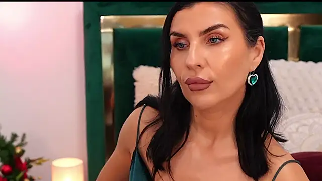 Snapshot of XeniaBlu chatting on December 19, 2025, 9:11 am XeniaBlu online show from December 19, 2025, 9:11 am