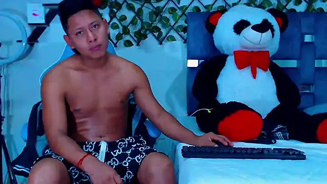 Hakim prettynigg online show from November 7, 2025, 3:49 pm