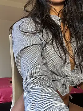 EvaMoet online show from April 8, 2026, 3:13 pm