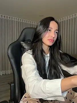 Snapshot of EvaMoet chatting on December 13, 2024, 5:49 am EvaMoet online show from December 13, 2024, 5:49 am