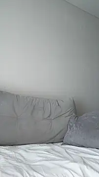 Mia Roxie online show from June 8, 2026, 2:56 am