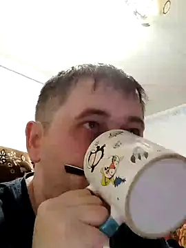 Snapshot of tores992 chatting on December 18, 2024, 12:32 am tores992 online show from December 18, 2024, 12:32 am