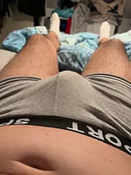 spritzerboy23 online show from April 19, 2026, 3:40 am