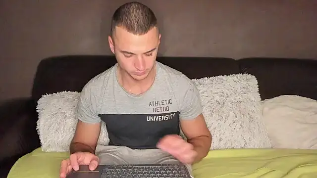 paulblack21 online show from November 5, 2025, 6:11 pm