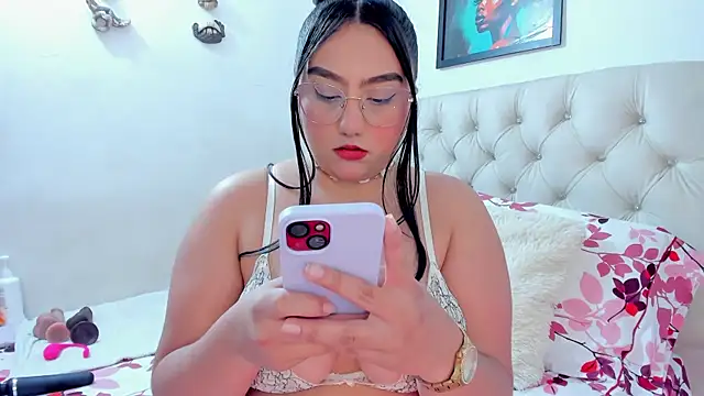 NayaWayne online show from October 22, 2025, 6:40 pm