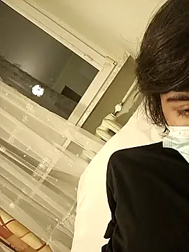 xxmoxxx online show from October 6, 2025, 9:37 pm