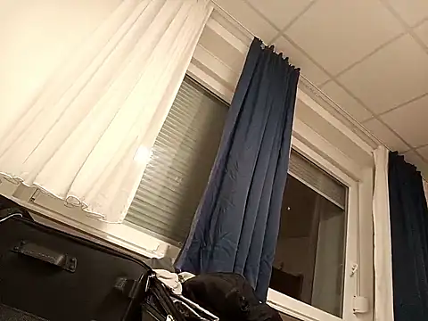 xxmoxxx online show from February 15, 2026, 3:51 am