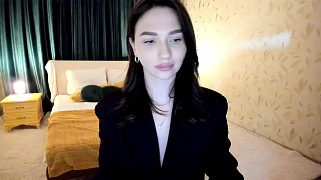 GracefulLook online show from October 4, 2025, 7:48 pm