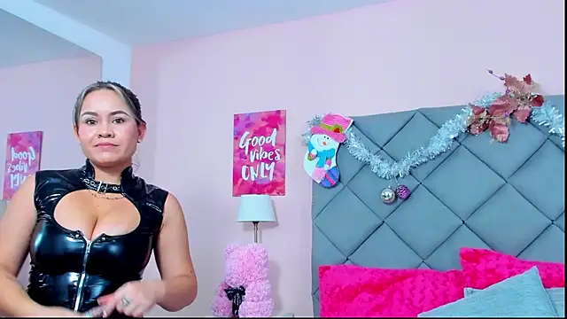 TaylorEvanss online show from December 21, 2025, 8:20 pm