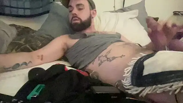 Snapshot of Fr4nk1eFFuxxx chatting on October 5, 2025, 2:35 am Fr4nk1eFFuxxx online show from October 5, 2025, 2:35 am