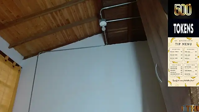 JohanyLatino online show from April 13, 2026, 10:58 pm