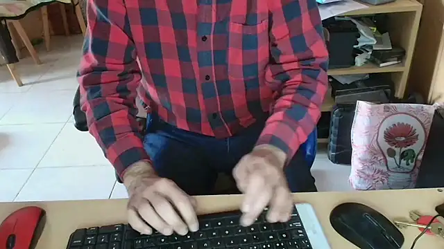Snapshot of angelgarcia269 chatting on June 2, 2026, 11:54 am angelgarcia269 online show from June 2, 2026, 11:54 am