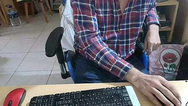 Snapshot of angelgarcia269 chatting on June 3, 2026, 8:13 pm angelgarcia269 online show from June 3, 2026, 8:13 pm