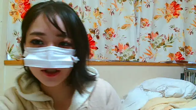 Snapshot of liliyRiSAcha-n chatting on February 6, 2026, 6:42 am liliyRiSAcha-n online show from February 6, 2026, 6:42 am