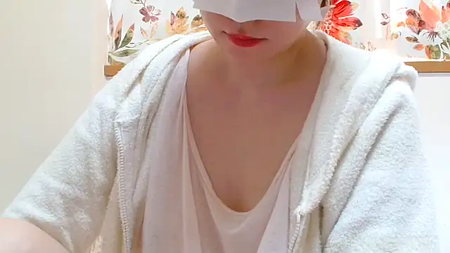 Snapshot of liliyRiSAcha-n chatting on October 6, 2025, 5:52 am liliyRiSAcha-n online show from October 6, 2025, 5:52 am