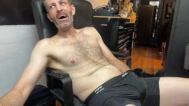leanjamesdean online show from May 18, 2026, 11:31 pm