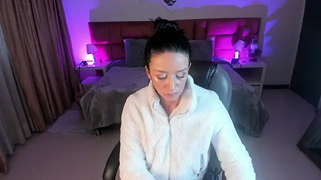 Kristen Garner online show from November 21, 2025, 9:25 pm