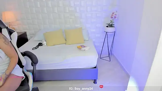 anny rouse24 online show from April 6, 2026, 2:29 am