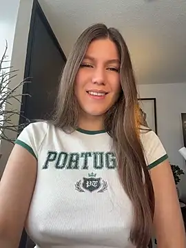 AmelieLaurent  online show from July 5, 2026, 4:58 pm