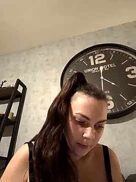 Snapshot of LEAsquirt91 chatting on February 9, 2025, 3:32 am LEAsquirt91 online show from February 9, 2025, 3:32 am