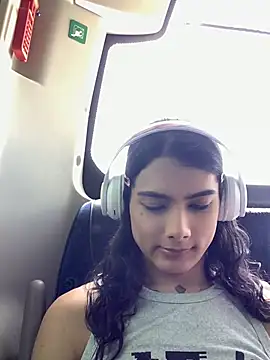 calliemaggotbone online show from June 21, 2026, 12:11 pm