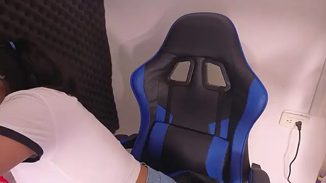 Snapshot of Cuteprincess21 chatting on February 20, 2026, 2:30 am Cuteprincess21 online show from February 20, 2026, 2:30 am