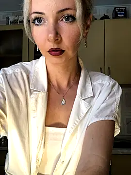 Kristina03 online show from November 18, 2025, 9:18 pm