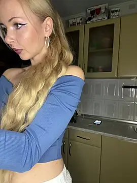 Kristina03 online show from February 5, 2026, 9:32 pm