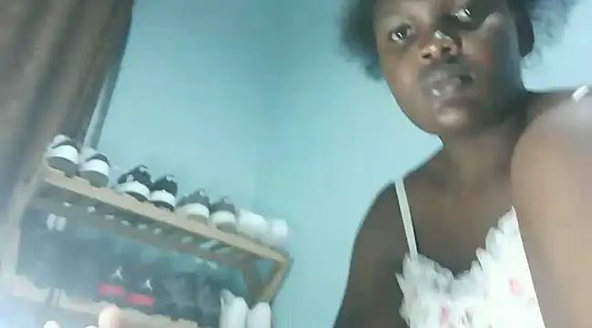 Snapshot of cute_roxie chatting on January 27, 2025, 9:22 pm cute roxie online show from January 27, 2025, 9:22 pm