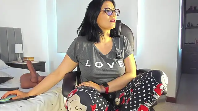 adriana71 online show from April 11, 2026, 9:29 pm